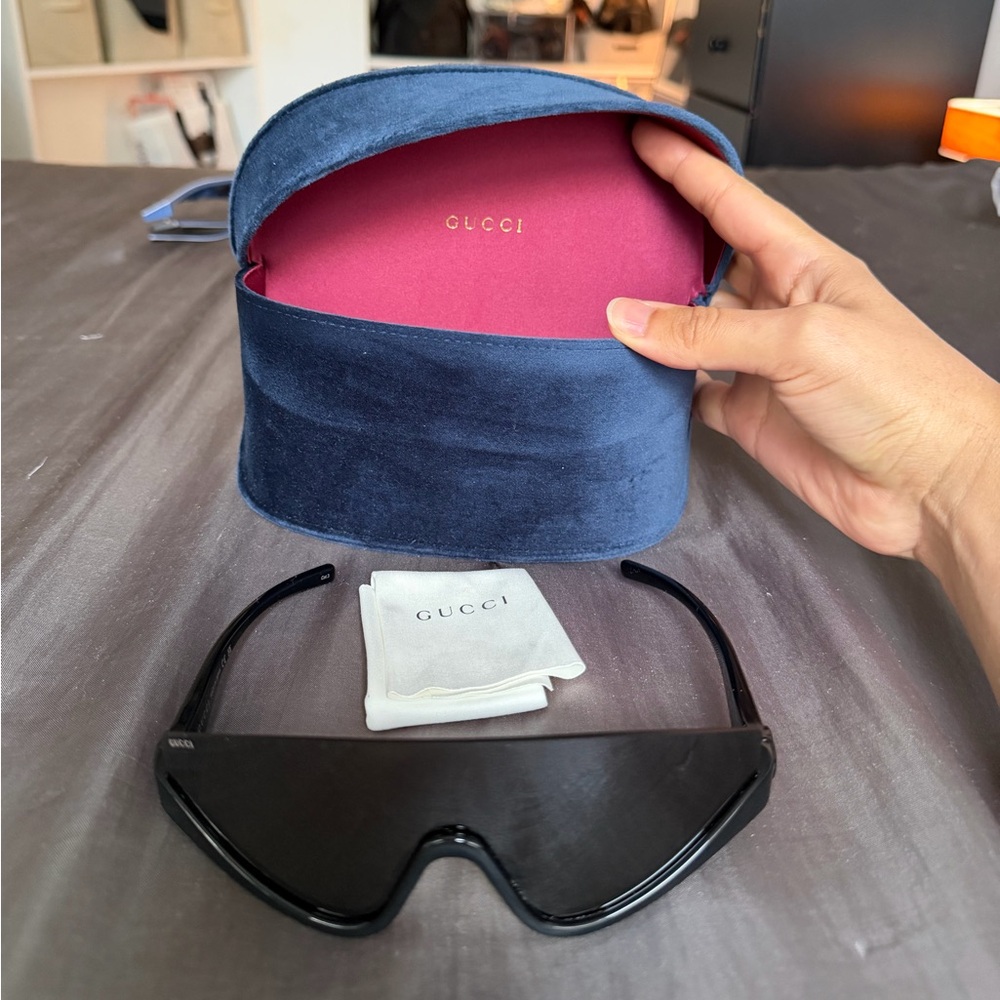 Gucci Black Sunglasses with Velvet Blue Case